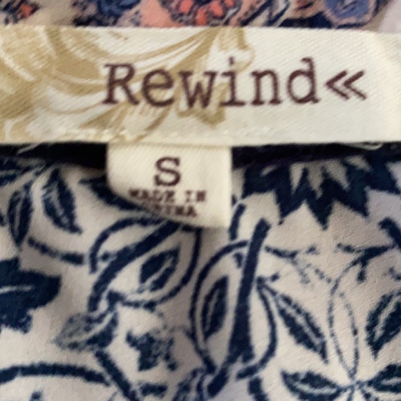 Pink and blue patterned sleeveless blouse - Picture 3 of 5